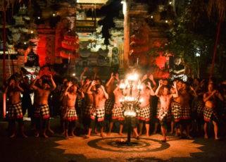 Балийский танец Кечак. История и где можно посмотреть.