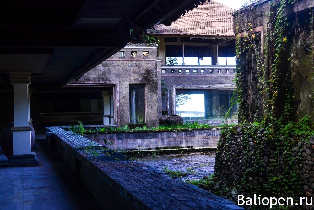 Заброшенный отель на Бали, или как мы посетили дом призраков.