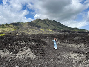 Черная лава (black lava) -  память об извержении Батура.