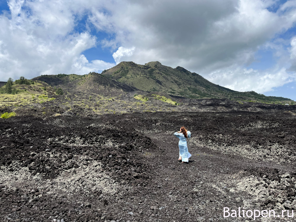 Черная лава (black lava) -  память об извержении Батура.