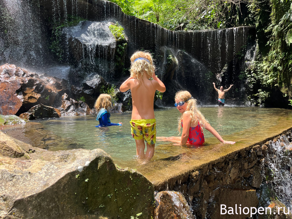 Водопад Гоа Раджа - прекрасное пространство для детей и их родителей